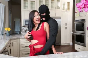 "Ze Ze Feng Shang" cô gái trẻ bị cưỡng hiếp theo nhiều cách, bao gồm cả từ phía sau! Họng sâu, ôm và quan hệ tình dục