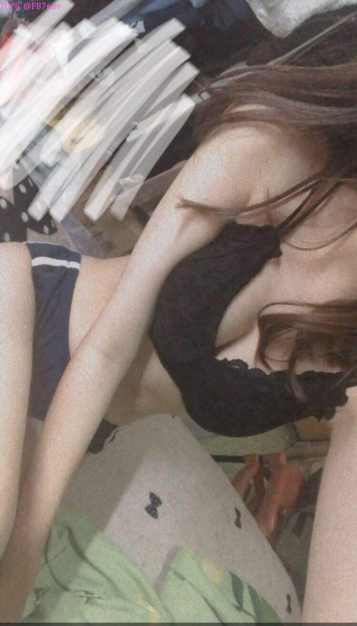 Bà mẹ trẻ gạ xxx bạn của con trai