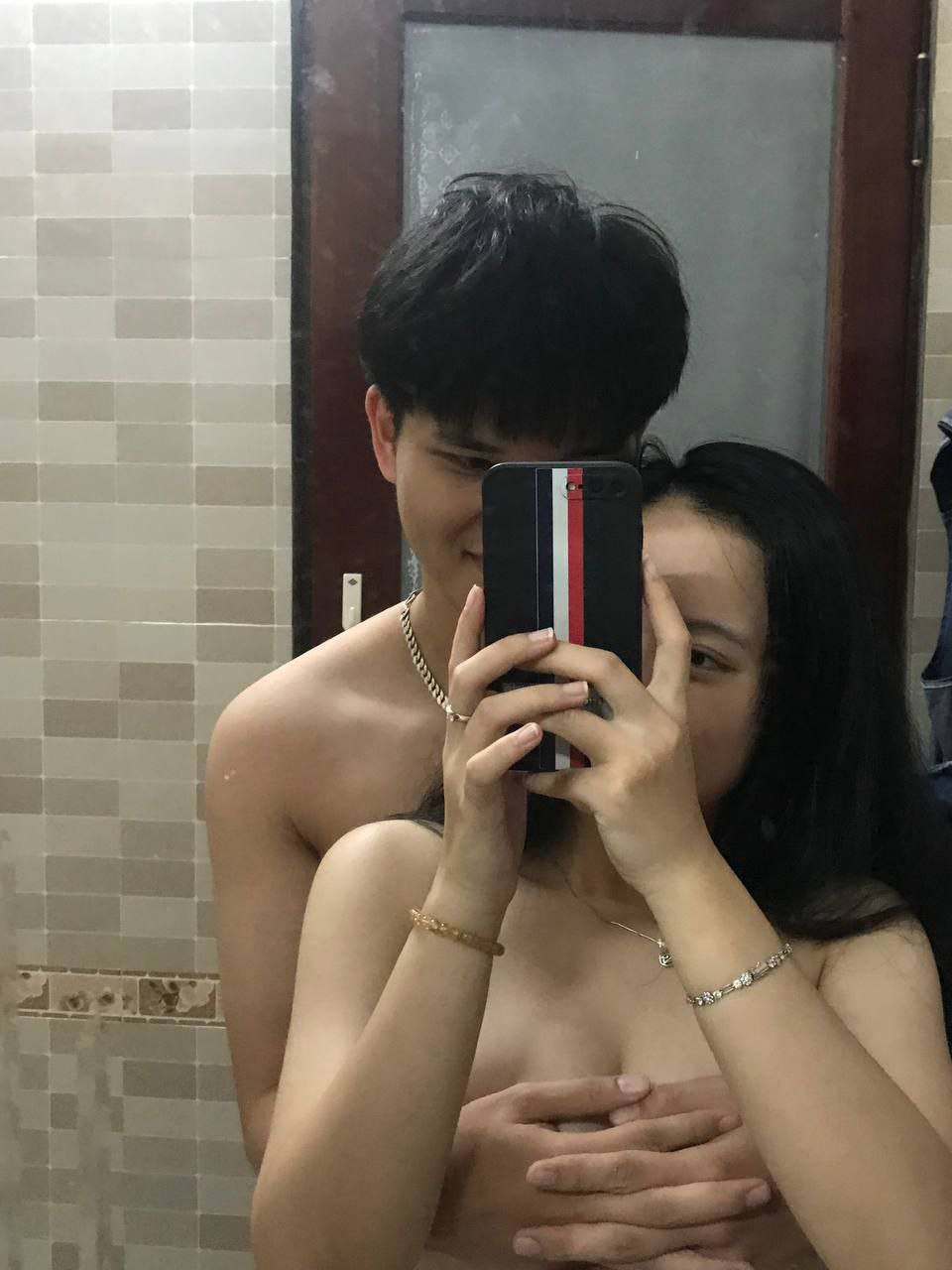 2022.4.19, [Đừng nghịch điện thoại khi lái xe], Vòng tròn chữ cái, con đĩ tương phản, gái ngoan sau năm 2000, lẳng lơ cả đêm